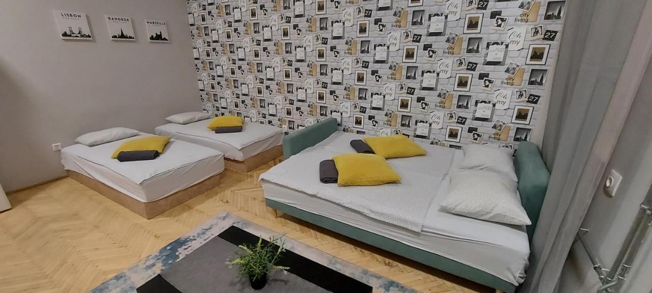 Studio 4 Apartment In The Party District Budapest Bagian luar foto